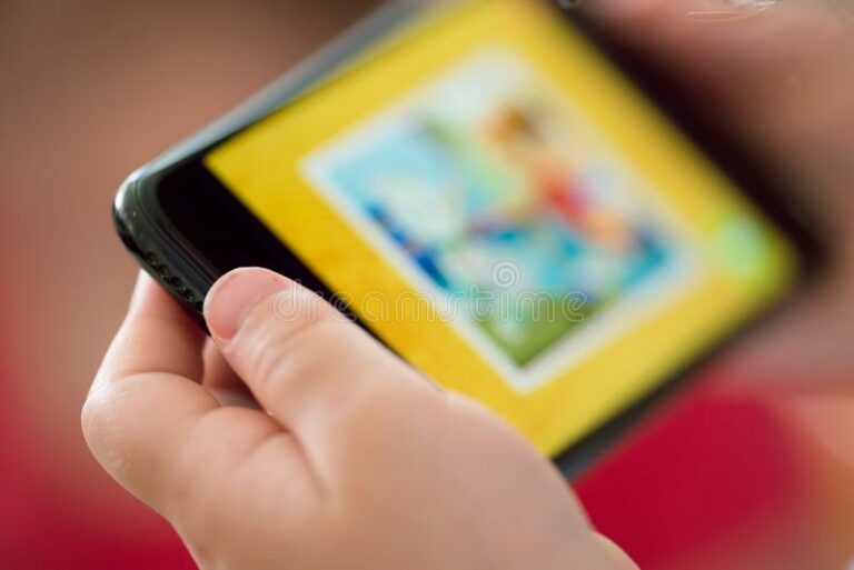 Impact of Screen Time On Child Development + 3 Tips